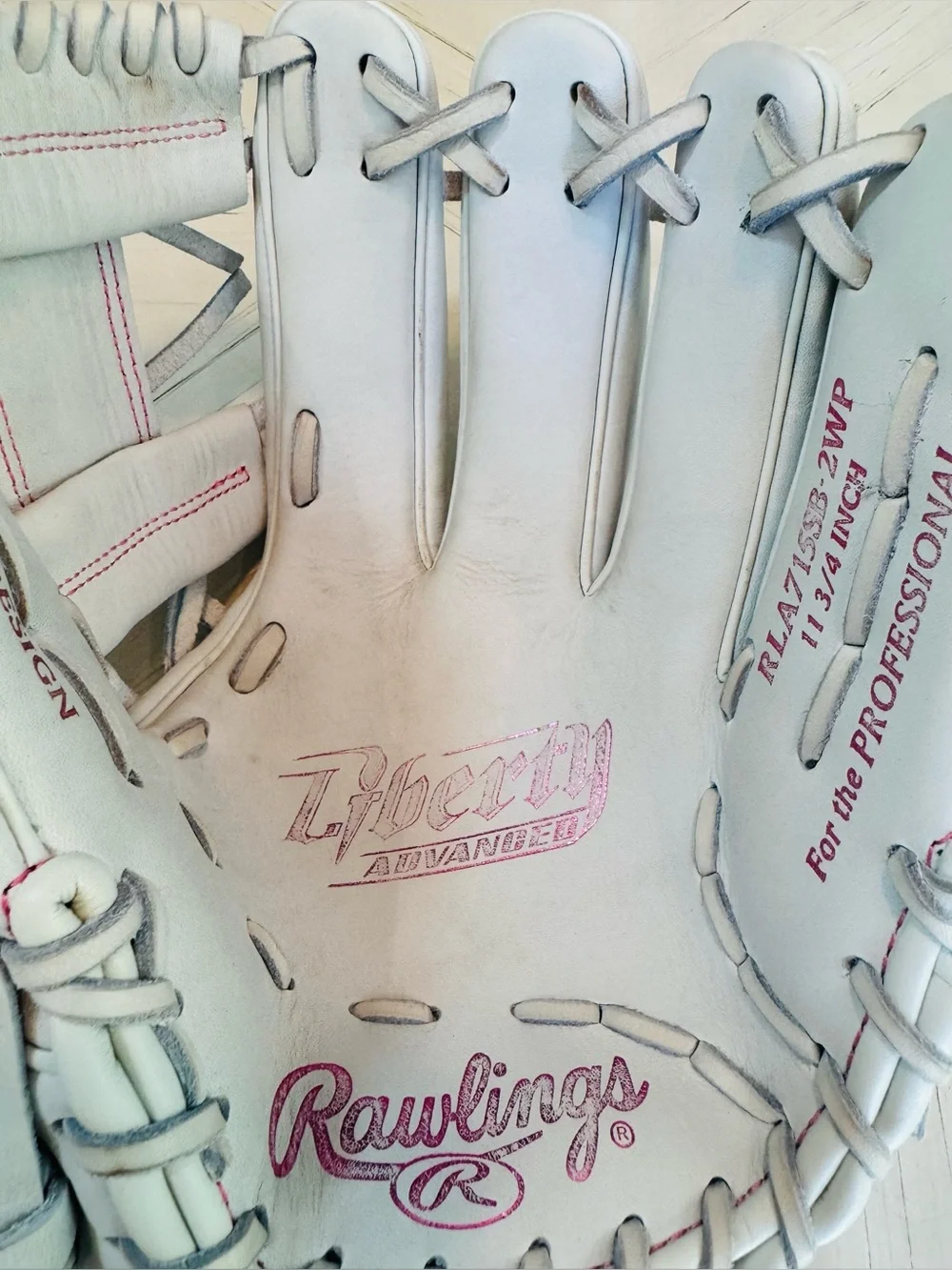 Rawlings Liberty Advanced 11.75” Fastpitch Softball Glove White/Pink RLA715SB-2W